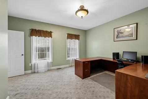 5 Millstone Terrace Bedford NH 03110