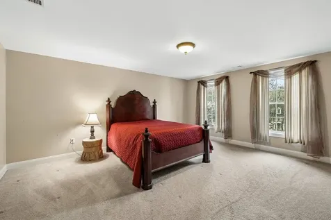 5 Millstone Terrace Bedford NH 03110