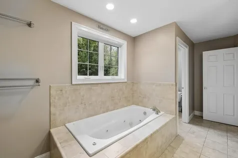5 Millstone Terrace Bedford NH 03110