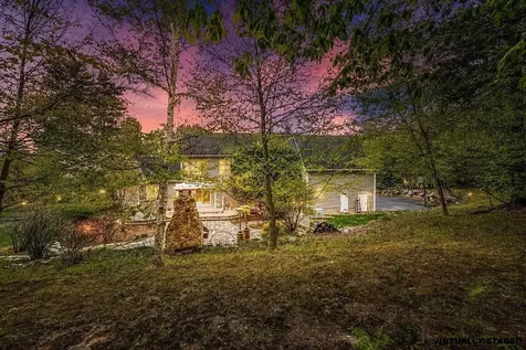 5 Millstone Terrace Bedford NH 03110