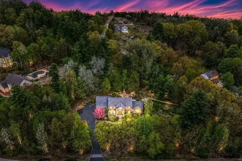 5 Millstone Terrace Bedford NH 03110