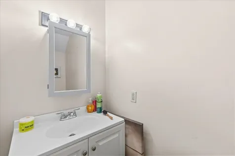 76 Ethan Allen Parkway Burlington VT 05408