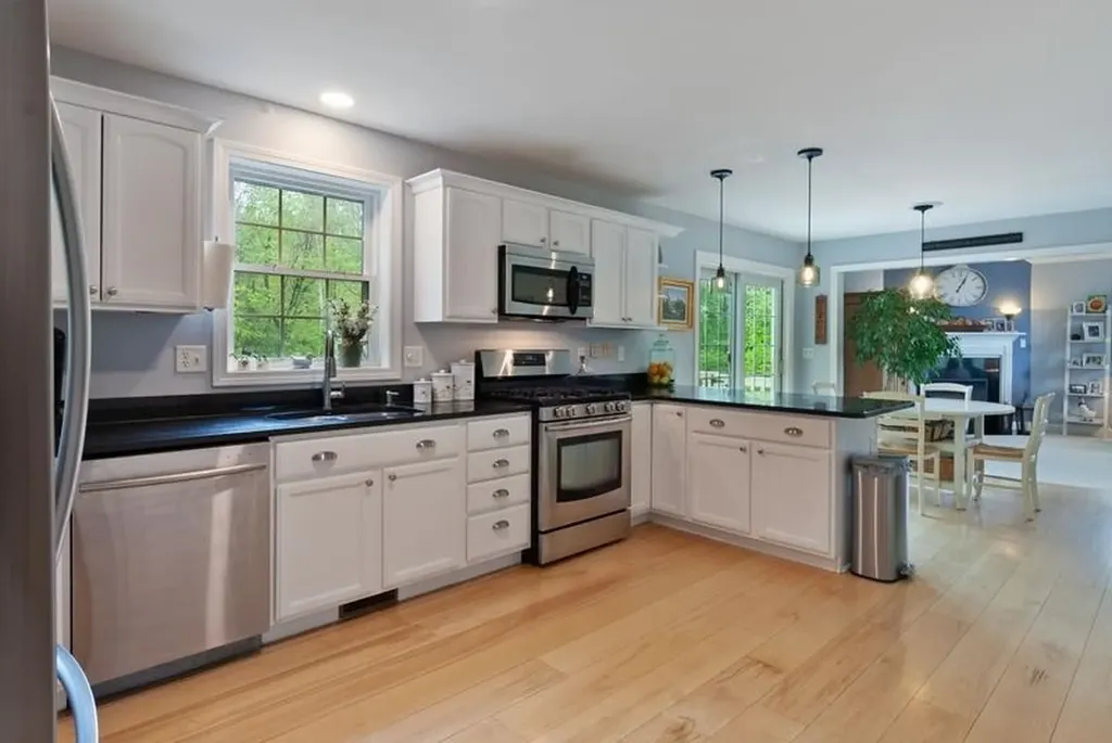 80 Ridgetop Lane Henniker NH 03242