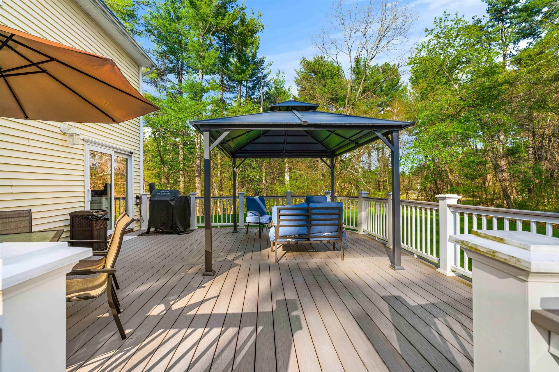 5 Spicebush Circle Litchfield NH 03052