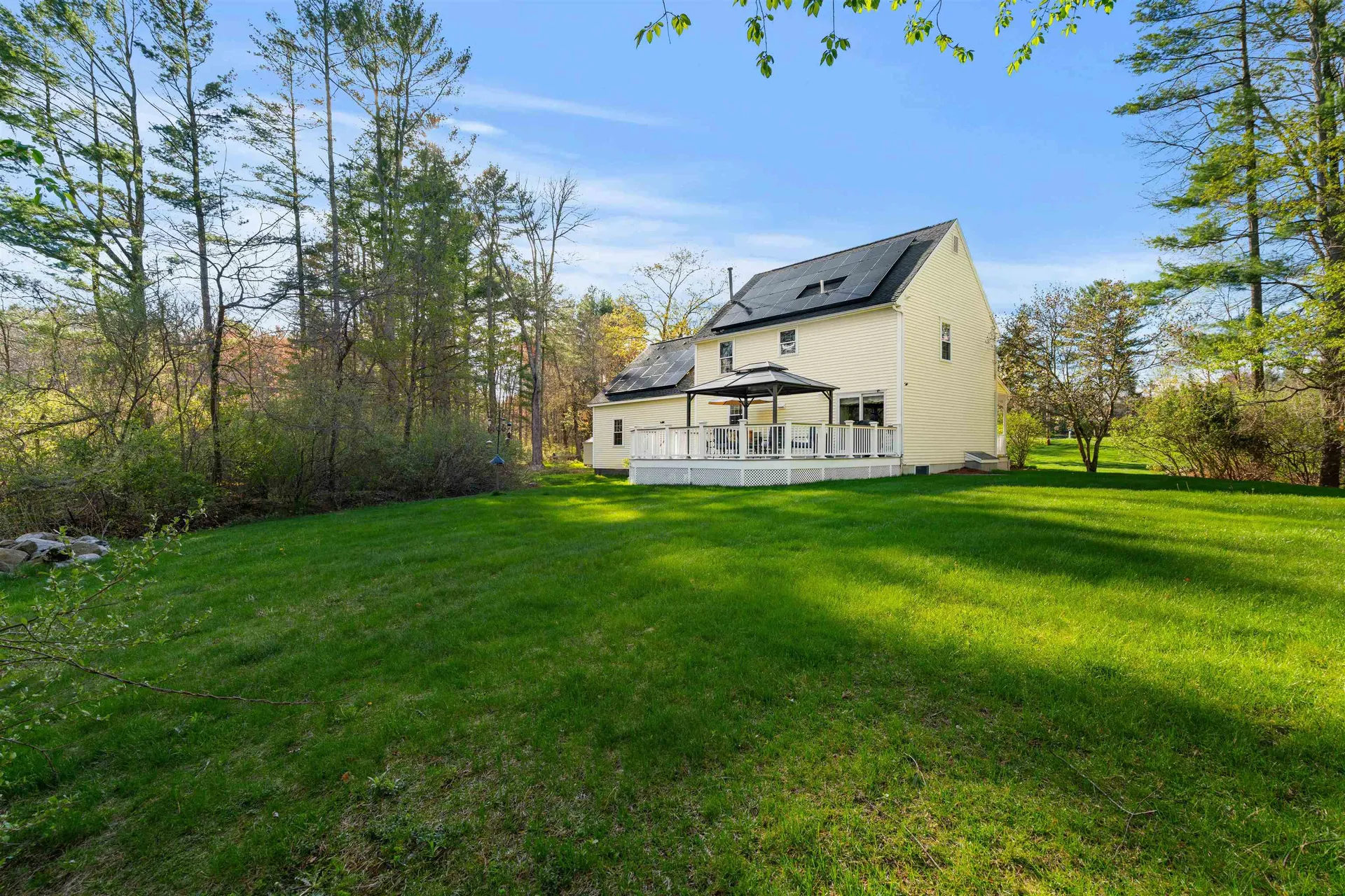 5 Spicebush Circle Litchfield NH 03052