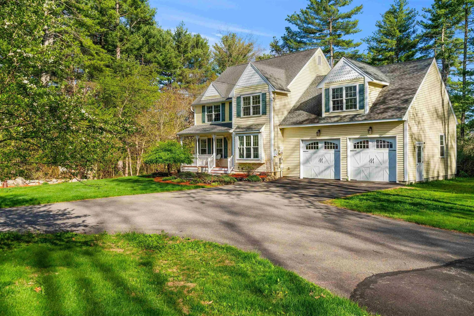 5 Spicebush Circle Litchfield NH 03052