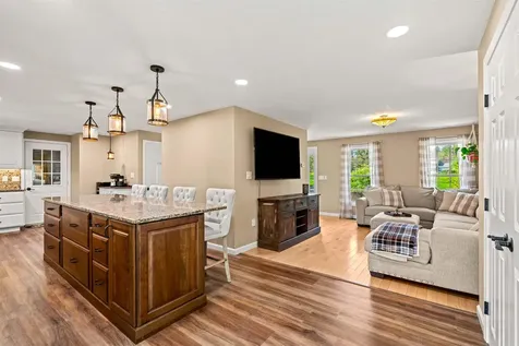 5 Spicebush Circle Litchfield NH 03052