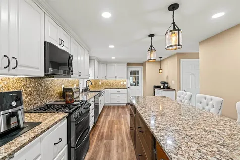 5 Spicebush Circle Litchfield NH 03052