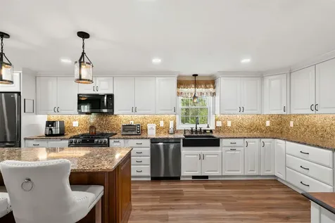 5 Spicebush Circle Litchfield NH 03052