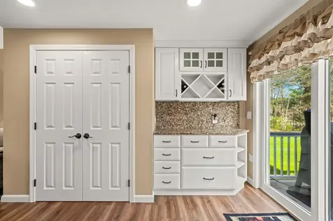 5 Spicebush Circle Litchfield NH 03052