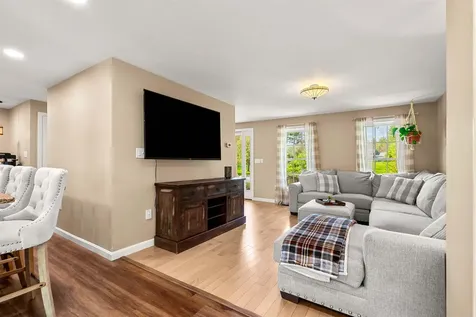 5 Spicebush Circle Litchfield NH 03052