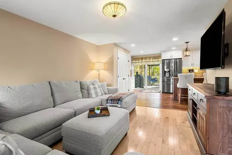 5 Spicebush Circle Litchfield NH 03052