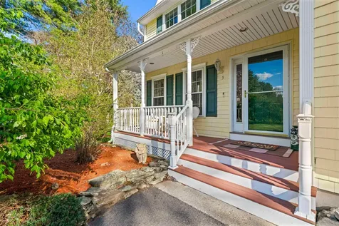 5 Spicebush Circle Litchfield NH 03052