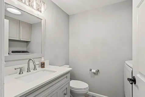 5 Spicebush Circle Litchfield NH 03052