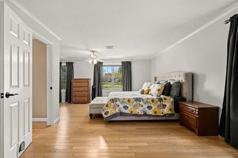 5 Spicebush Circle Litchfield NH 03052