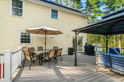 5 Spicebush Circle Litchfield NH 03052