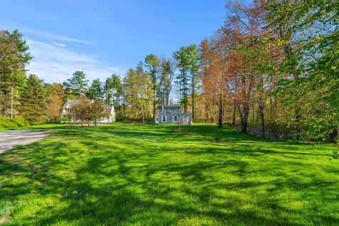 5 Spicebush Circle Litchfield NH 03052