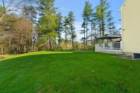 5 Spicebush Circle Litchfield NH 03052