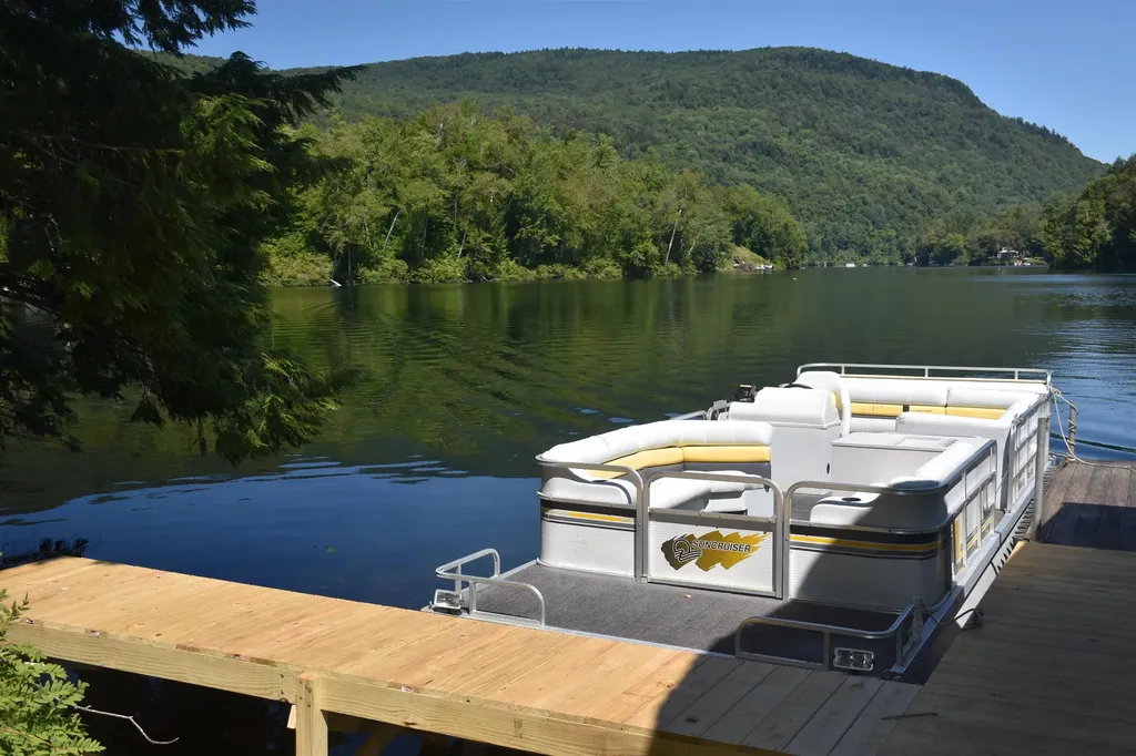 195 Meadow Lane Woodbury VT 05681