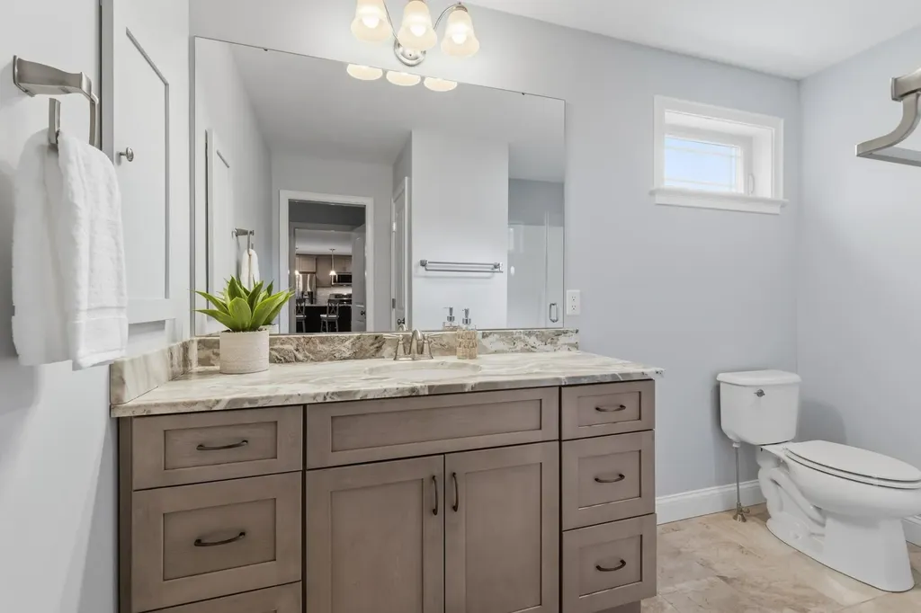 10 Wilson Way Brentwood NH 03833