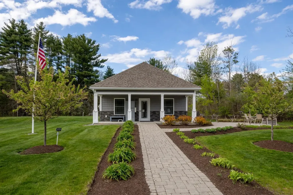 10 Wilson Way Brentwood NH 03833