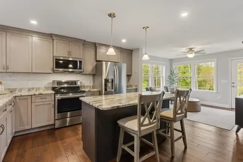 10 Wilson Way Brentwood NH 03833