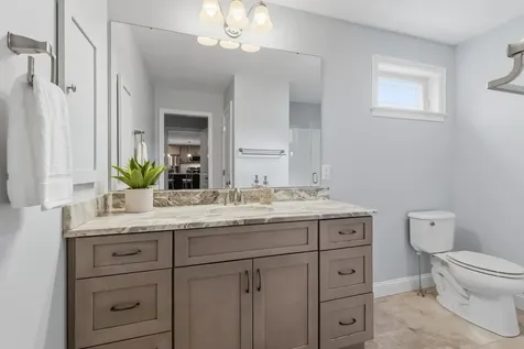 10 Wilson Way Brentwood NH 03833