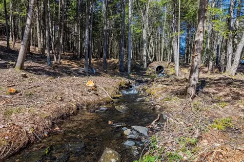 5209 Willard Road Hartford VT 05059
