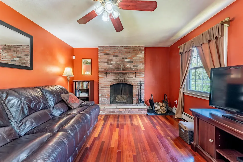 34 Oakhill Avenue Attleboro MA 02703