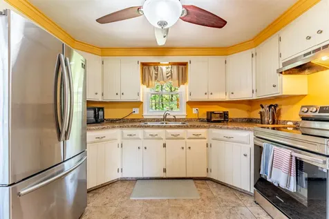 34 Oakhill Avenue Attleboro MA 02703