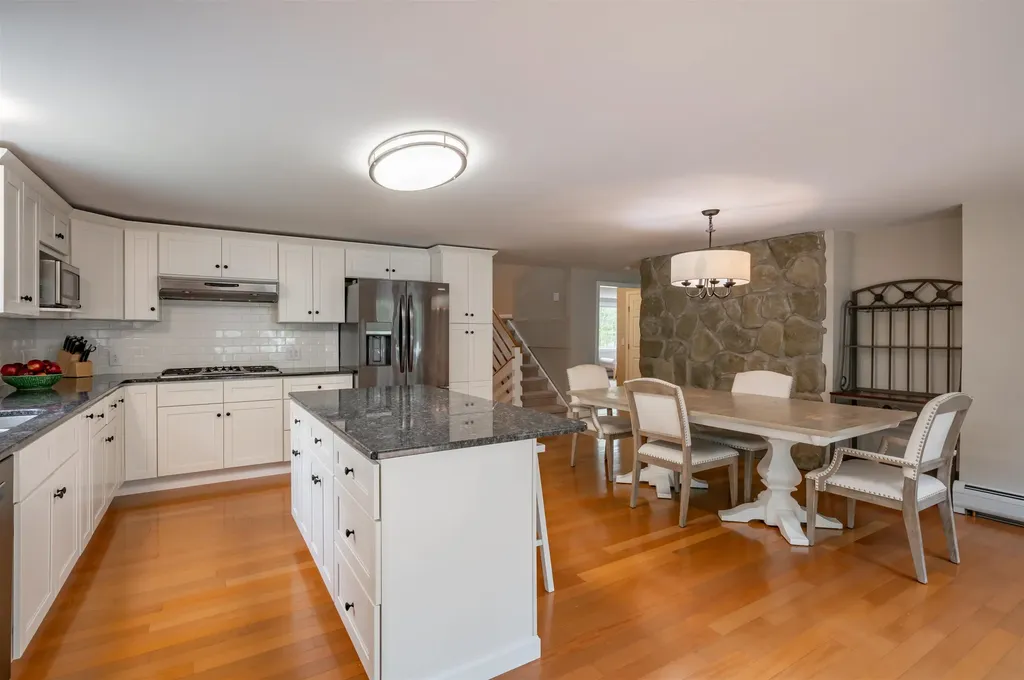 27 Pierce Lane Hollis NH 03049