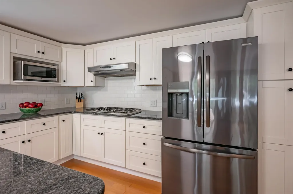 27 Pierce Lane Hollis NH 03049