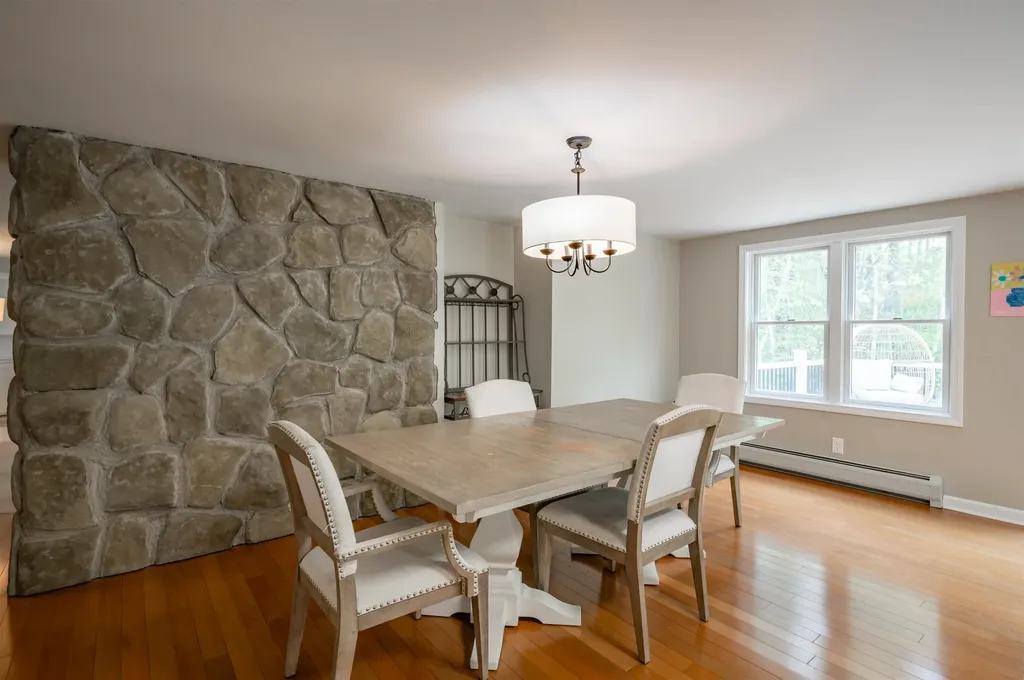 27 Pierce Lane Hollis NH 03049