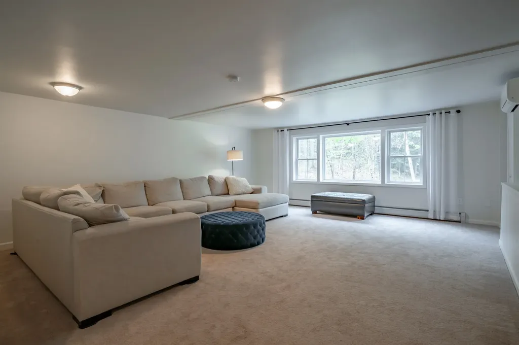 27 Pierce Lane Hollis NH 03049