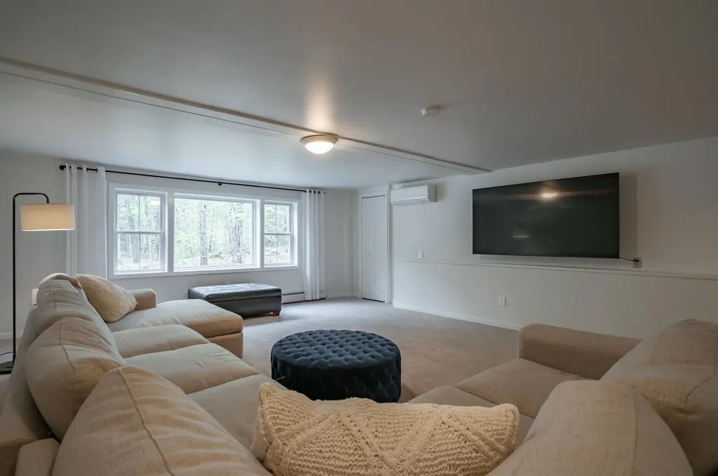 27 Pierce Lane Hollis NH 03049