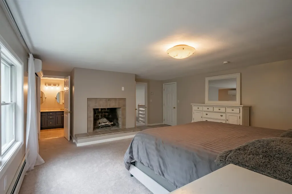 27 Pierce Lane Hollis NH 03049