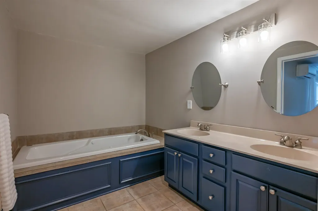 27 Pierce Lane Hollis NH 03049
