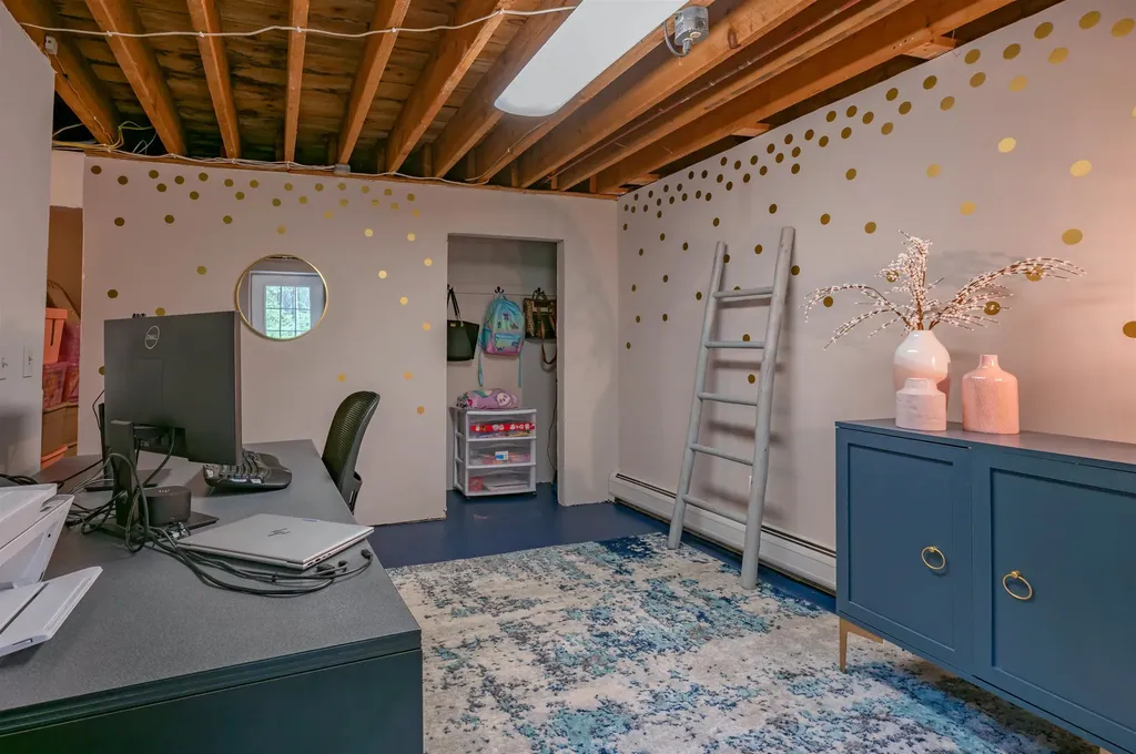 27 Pierce Lane Hollis NH 03049
