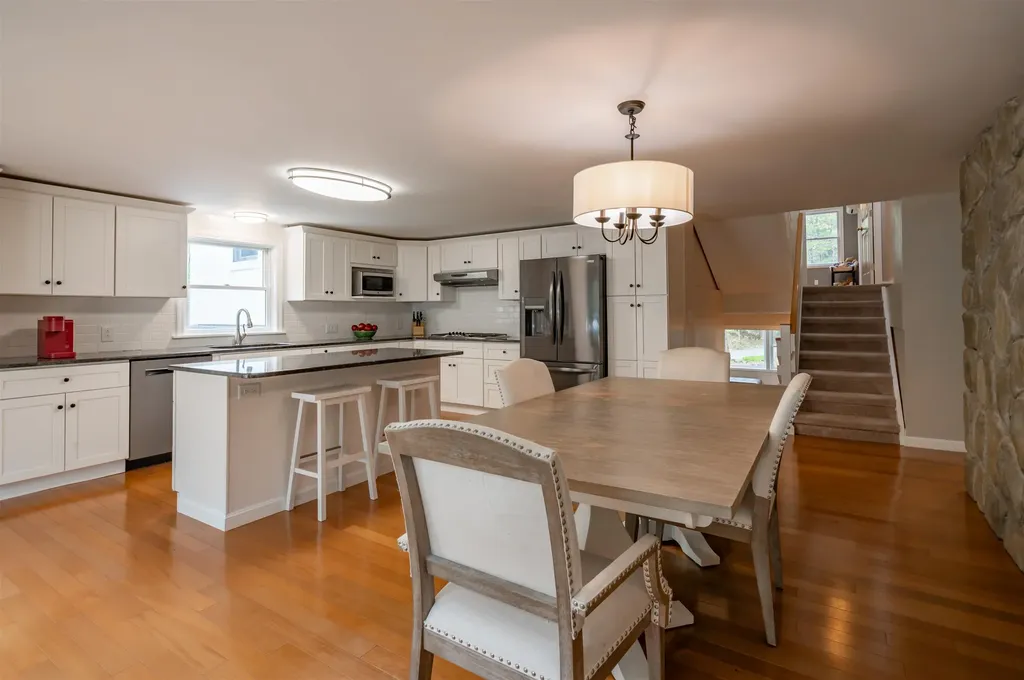 27 Pierce Lane Hollis NH 03049