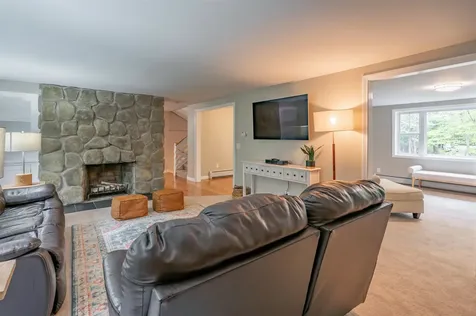 27 Pierce Lane Hollis NH 03049