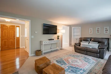 27 Pierce Lane Hollis NH 03049