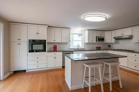 27 Pierce Lane Hollis NH 03049