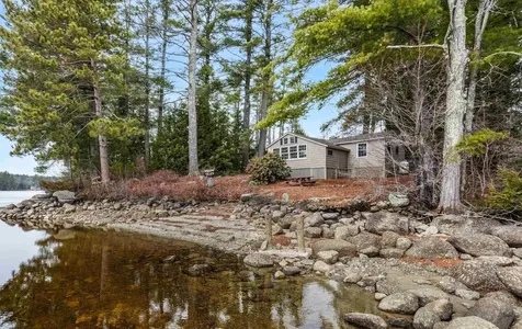 26 Pine Rock Road Hillsborough NH 03244