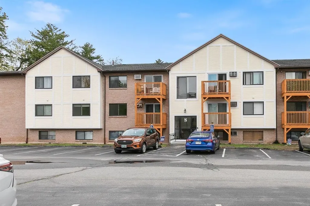 8 Lancelot Court Salem NH 03079