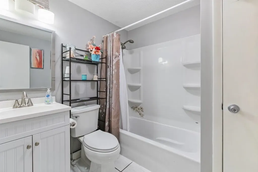 8 Lancelot Court Salem NH 03079