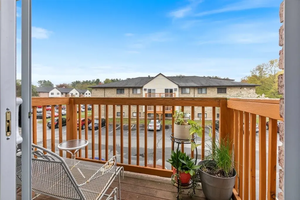 8 Lancelot Court Salem NH 03079