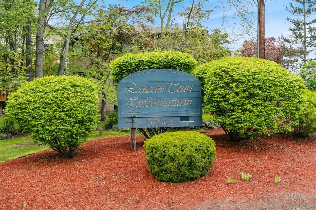 8 Lancelot Court Salem NH 03079