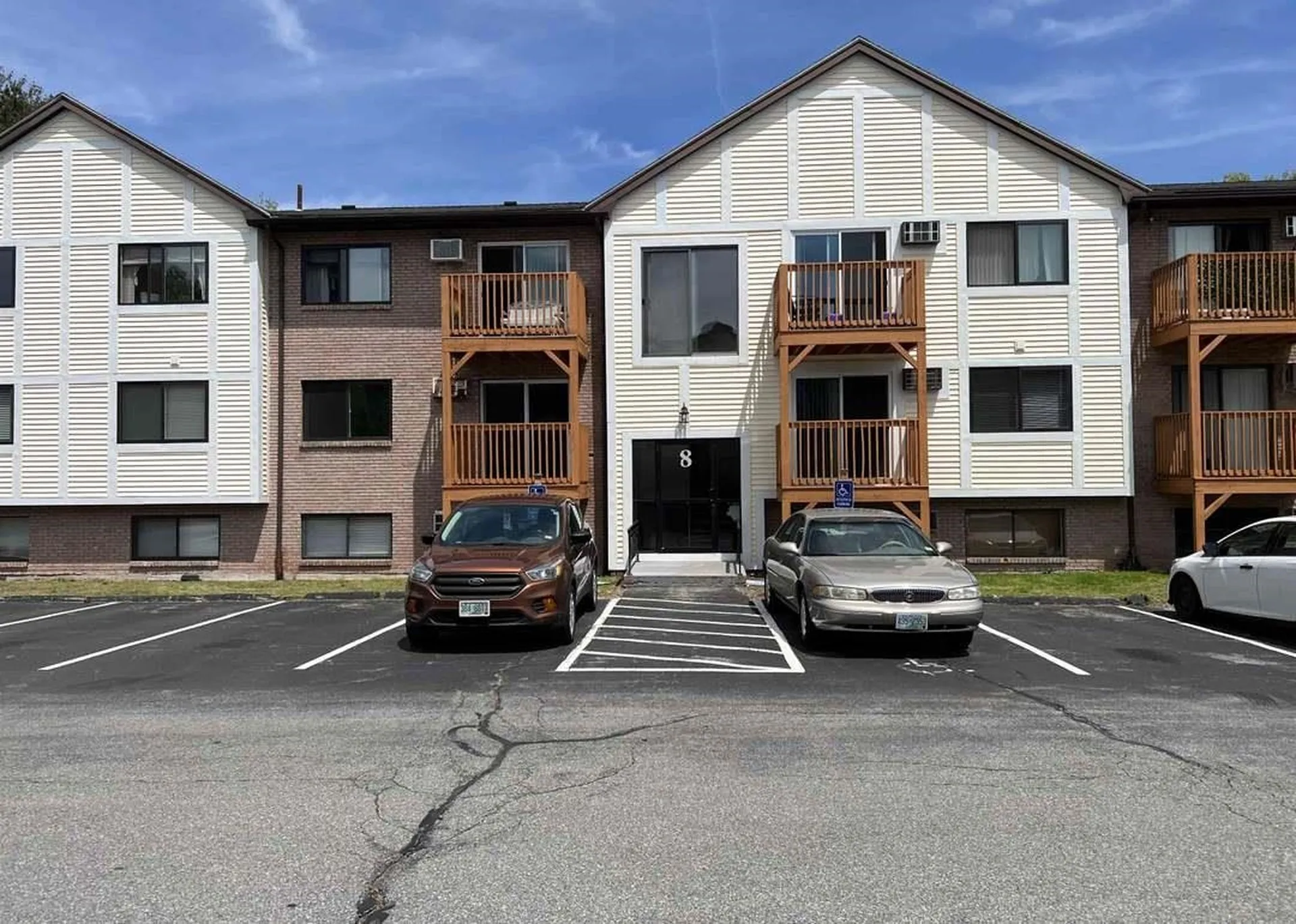 8 Lancelot Court Salem NH 03079