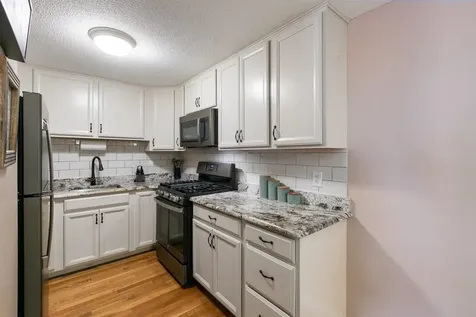 8 Lancelot Court Salem NH 03079