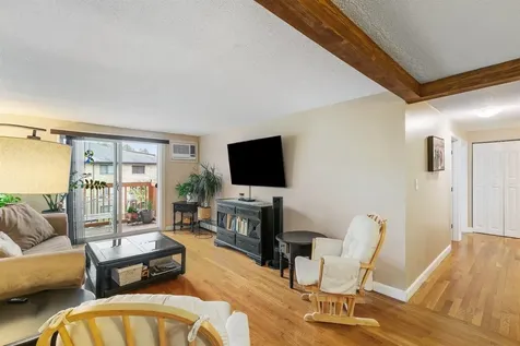 8 Lancelot Court Salem NH 03079